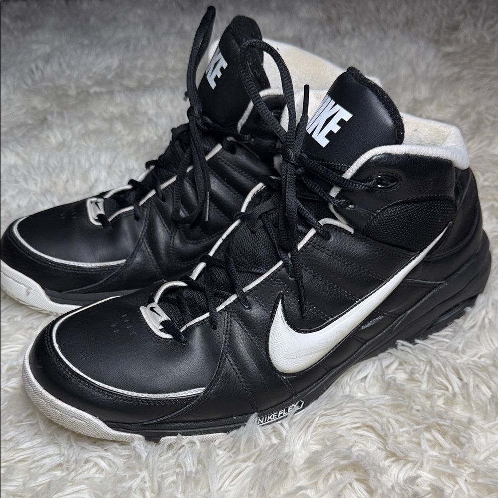 Nike Flex Black and White sneaker